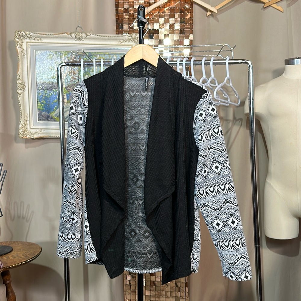 EDISTA Los Angeles Boho Open Cardigan Black and White size Small